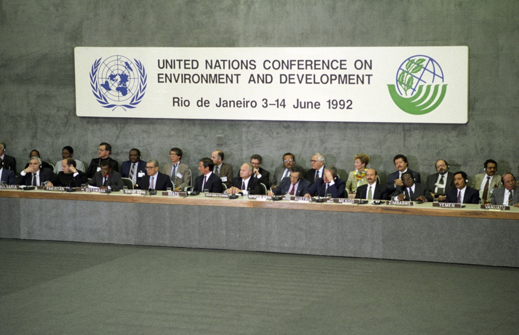 Líderes e representantes de países durante a Conferência das Nações Unidas sobre o Meio Ambiente e o Desenvolvimento (Rio-92). Crédito: UN Photo/Joe B Sills III